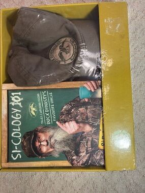 Source Unknown Olive Green and Brown Duck Dynasty Gift Set